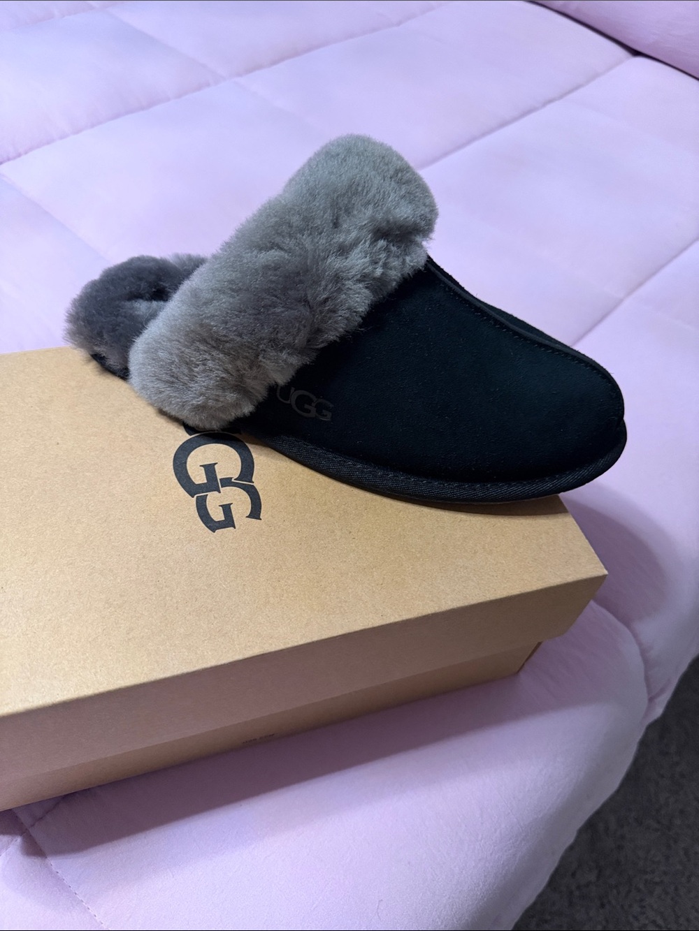 UGG Womens Black Suede Slippers with Gray Shearling Cuff Size 9